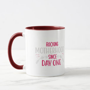 Tasse à deux tons avec typographie mignonne POM MO