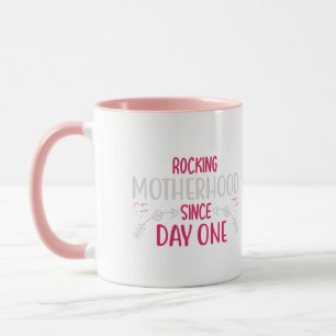 Tasse à deux tons avec typographie mignonne POM MO