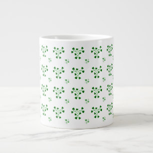 Tasse à motif de cercles de trèfles verts