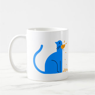 Tasse affamée du chat des femmes et de café de