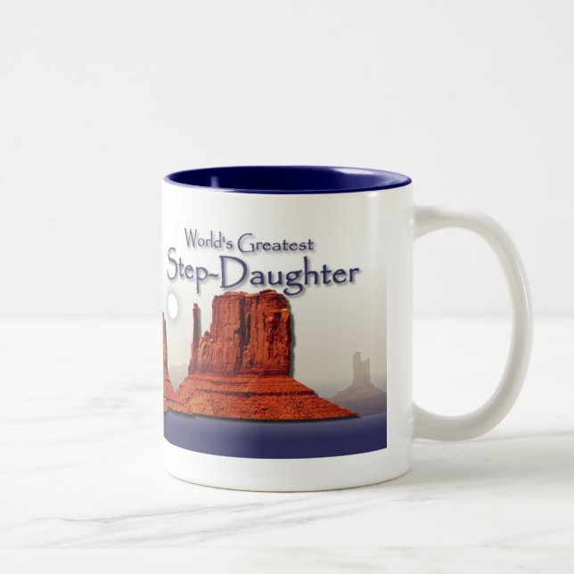 Tasse affectueuse de bleu des mains de la (Droit)
