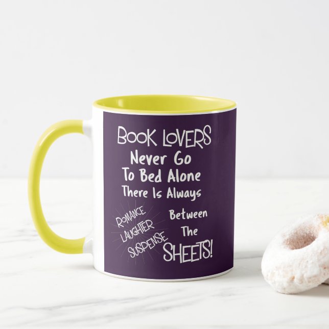 Tasse Amateurs de livres Citation de texte amusant (Avec donut)