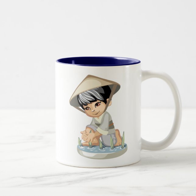 Tasse asiatique de garçon (Droit)
