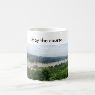 Tasse avec le bateau de rivière sur l'Ohio R.