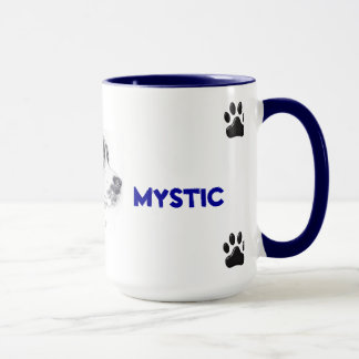 Tasse avec le chien mélangé de race