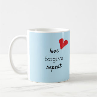tasse avec le message inspiré et le coeur