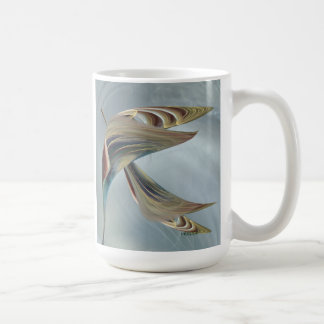 tasse avec le résumé des fleurs tropicales