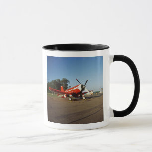 Tasse Avion superbe de corsaire de F2G-1D à un salon de