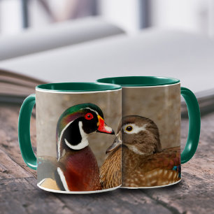 Tasse Beau moment de contact entre des canards en bois