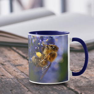 Tasse Belle abeille de miel sur la Californie Lilac