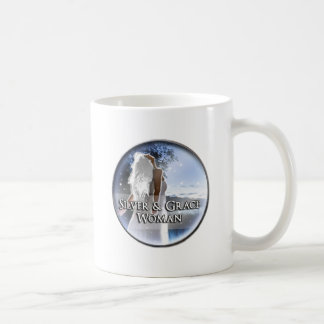 Tasse blanche classique d'argent et de femme de