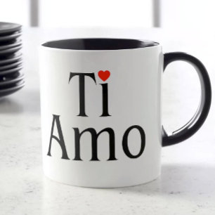 Tasse blanche Ti Amo avec poignée noire et détail