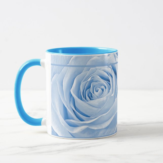 Tasse Bleu-clair savoureux de photo florale s'est levé (Gauche)