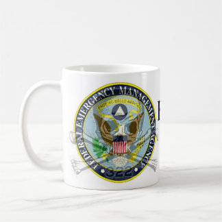 Tasse bleue de liste de camp de FEMA