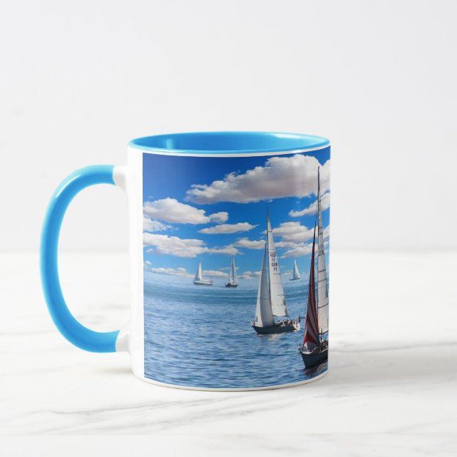 Tasse bleue de voilier et de café de vue d'océan (Gauche)