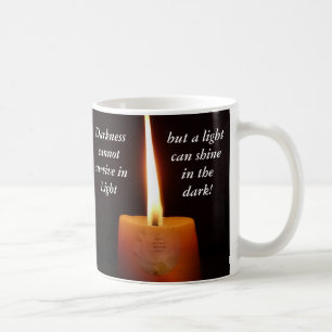 Tasse bouddhiste de SGI avec la bougie de Lotus et