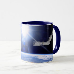 Tasse Bras robotisé de la navette spatiale en orbite ter