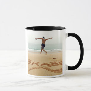 Tasse BRÉSIL. Un homme barechest en maillot de bain