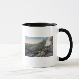 Tasse Bûcherons portant des rondins au-dessus de Gulch