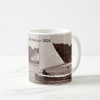 Tasse Café Été Voile Catboat, Cotuit Harbor 2025