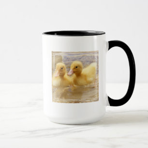 Tasse Canetons jaunes brouillés des images de Getty