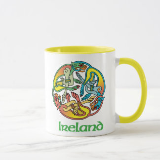 Tasse celtique de conception de l'Irlande
