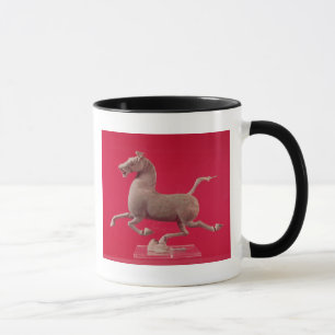 Tasse Cheval galopant avec un sabot se reposant sur a