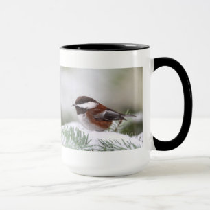 Tasse Chickadee dans la neige