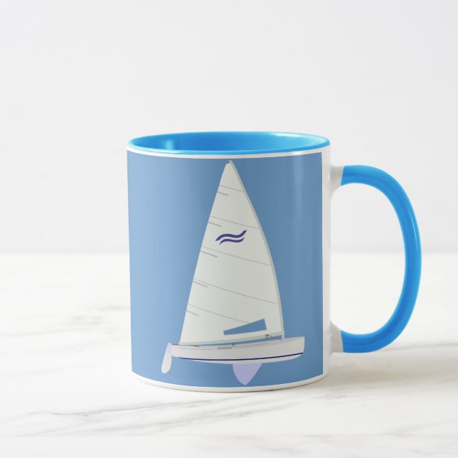 Tasse Classe de Finn emballant le voilier (Droite)
