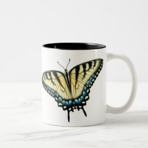 Tasse colorée de papillon de machaon de tigre