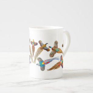 Tasse colorée de porcelaine tendre de faisans