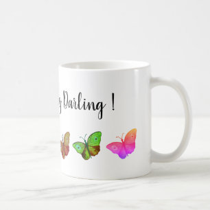 Tasse colorée des textes de papillons