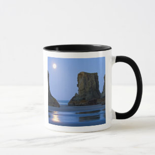 Tasse Coucher de lune, plage de Bandon, Oregon.