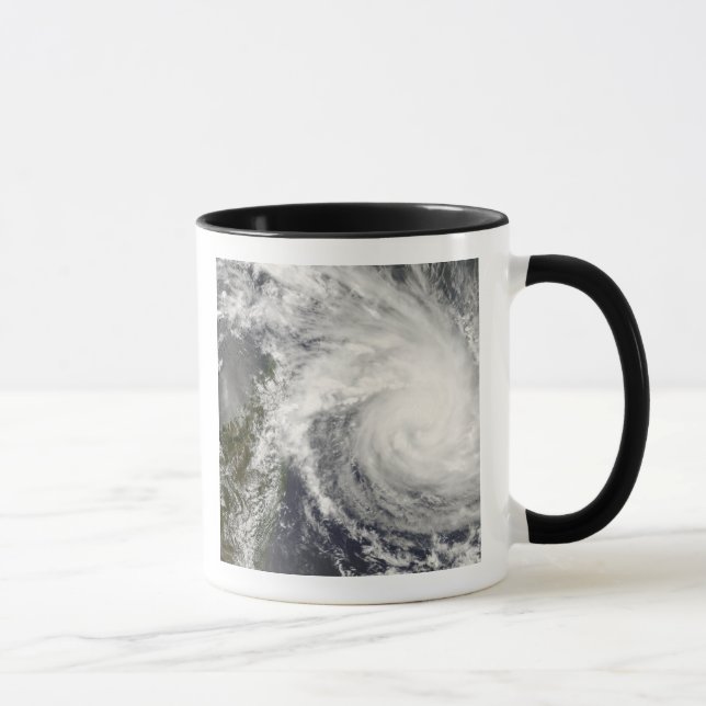 Tasse Cyclone tropical Ivan approchant Madagascar (Droite)