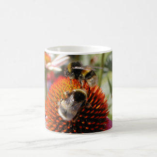 Tasse d'abeilles