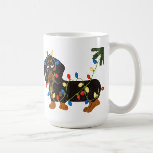 Tasse Dachshund emmêlé dans les lumières de Noël