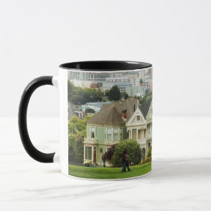 Tasse Dames peintes, maisons victoriennes et horizon