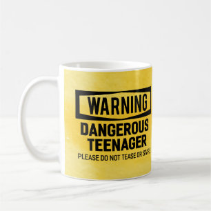 Tasse dangereuse d'avertissement d'adolescent