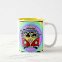 Tasse d'arc-en-ciel de carlins de paix
