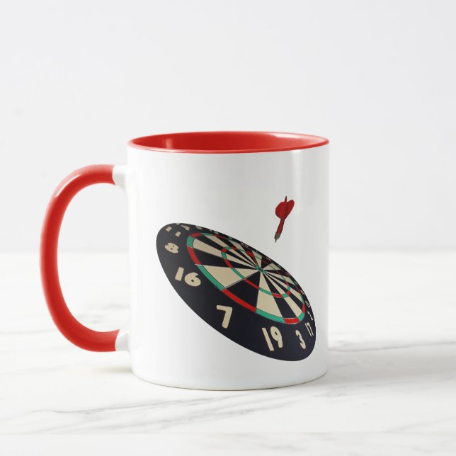 Tasse Dart En Vol Vers Bullseye, (Gauche)