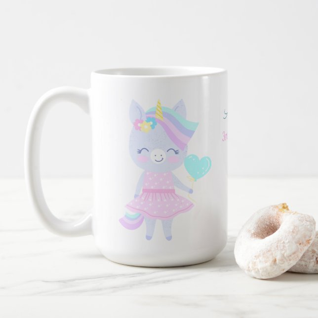 Tasse de 3ème anniversaire avec une licorne drôle. (Avec donut)