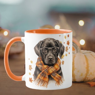 Tasse de café automnal avec écharpe à carreaux pou