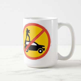 Tasse de café avec Euro Panneau Interdit de Grimpe