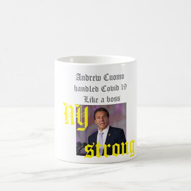 tasse de café blanc avec la photo d'Andrew Cuomo (Centre)