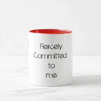 TASSE DE CAFÉ BLANC AVEC LE LETTRAGE ET LE ROUGE