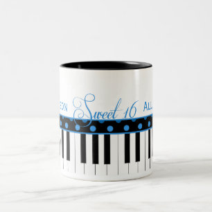 Tasse de café bleue et noire du bonbon 16 à thème