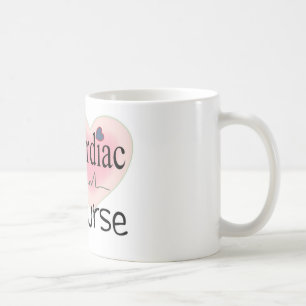 tasse de café cardiaque d'infirmière