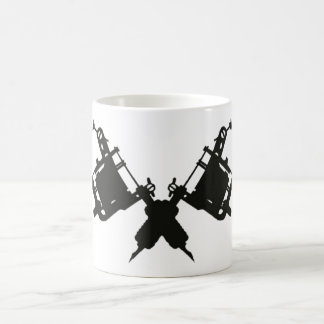 Tasse de café d'arme à feu de tatouage