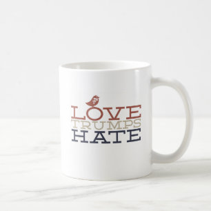 Tasse de café de haine d'atouts d'amour
