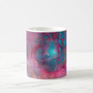 Tasse de café de monde imaginaire de terrain de